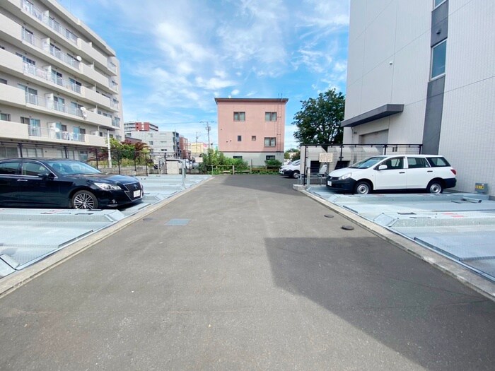 物件外観写真5　(駐車場)
