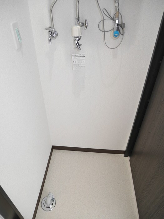 物件内観写真16　(洗濯機置場)