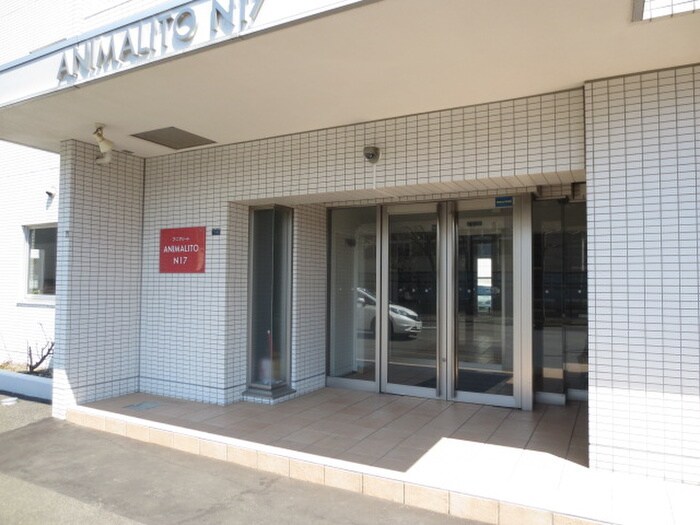 物件外観写真3　(エントランス部分)