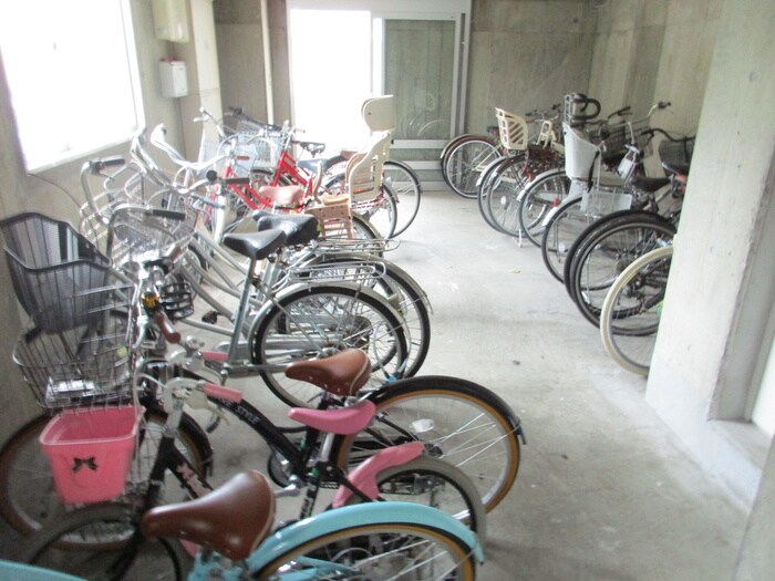 物件外観写真6　(駐輪場)