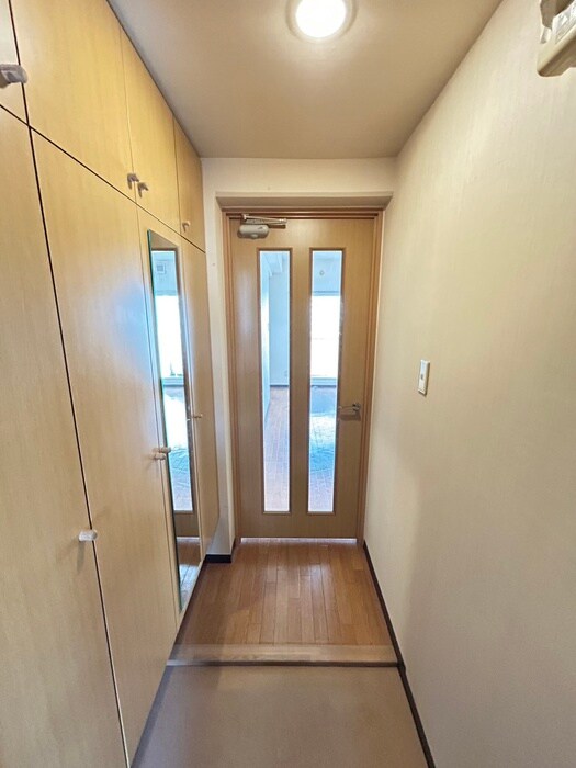 物件内観写真16　(玄関)