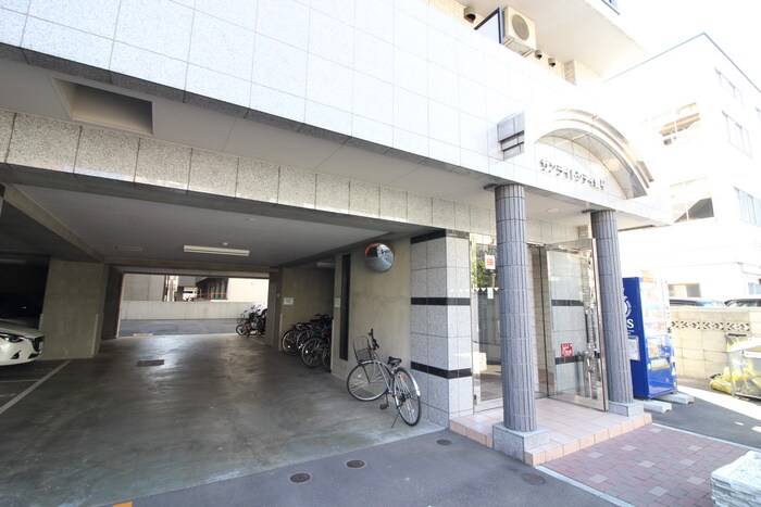 物件外観写真3　(エントランス部分)