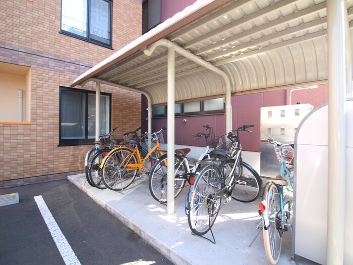物件外観写真3　(駐輪場)
