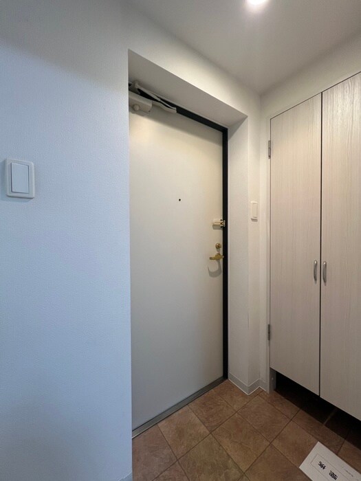 物件内観写真16　(玄関)