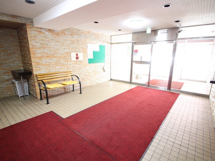 物件外観写真4　(エントランス部分)