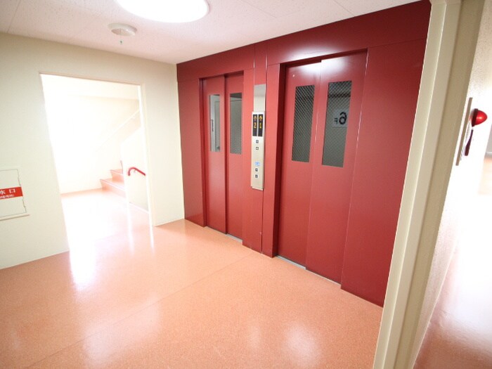 物件外観写真6　(エントランス部分)