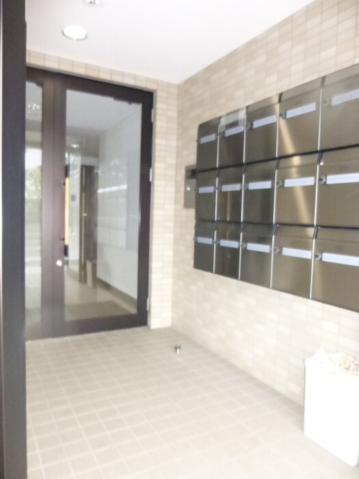 物件外観写真3　(エントランス部分)