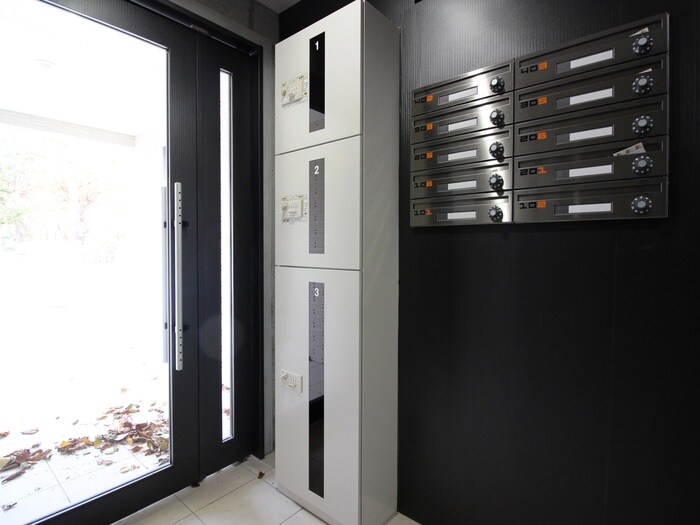 物件外観写真4　(エントランス部分)