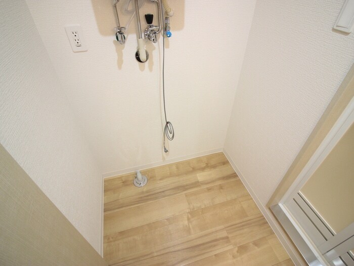 物件内観写真16　(洗濯機置場)