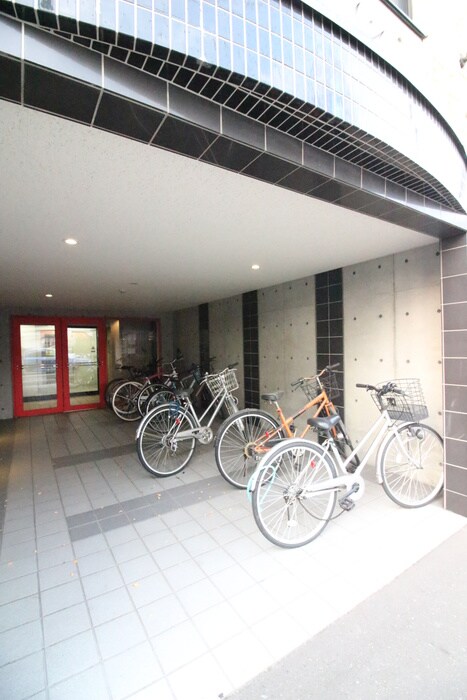 物件外観写真4　(エントランス部分)