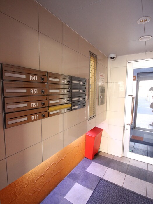 物件外観写真3　(エントランス部分)