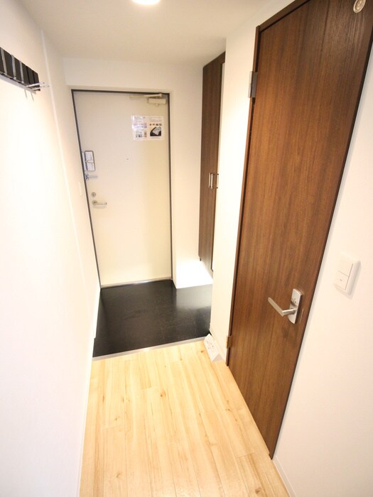 物件内観写真16　(玄関)