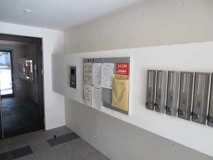 物件外観写真3　(エントランス部分)