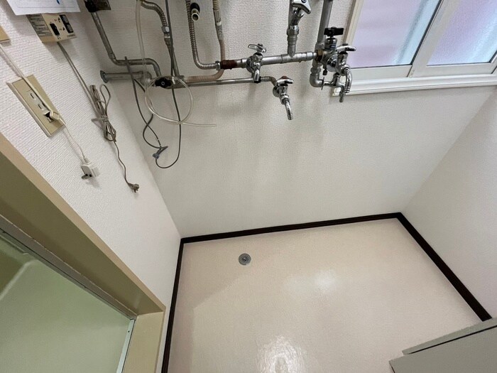 物件内観写真17　(洗濯機置場)
