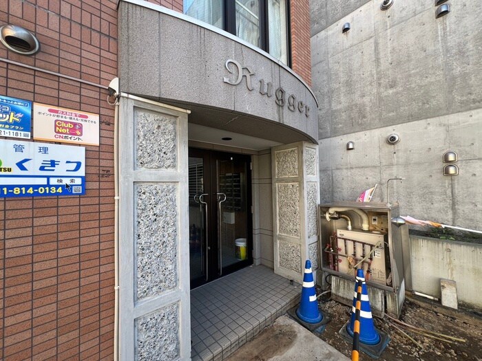 物件外観写真4　(エントランス部分)