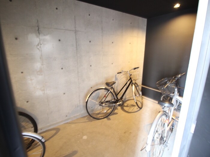 物件外観写真3　(駐輪場)