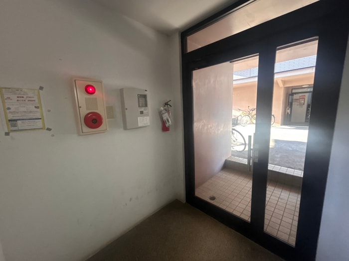 物件外観写真5　(エントランス部分)