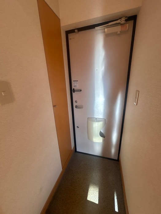 物件内観写真16　(玄関)