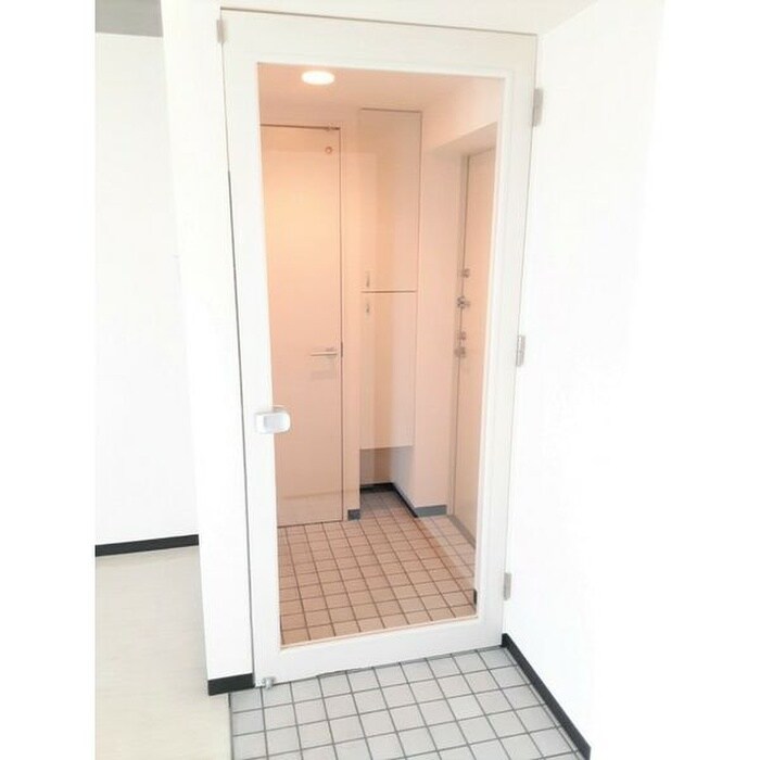 物件内観写真7　(玄関)