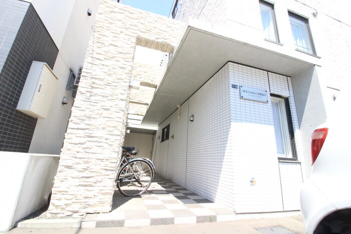 物件外観写真4　(エントランス部分)