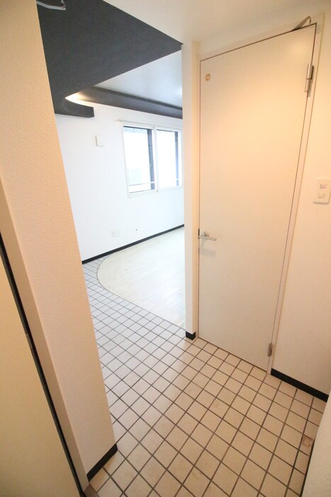 物件内観写真18　(玄関)