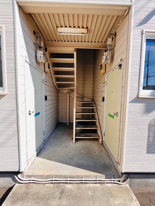 物件外観写真6　(エントランス部分)