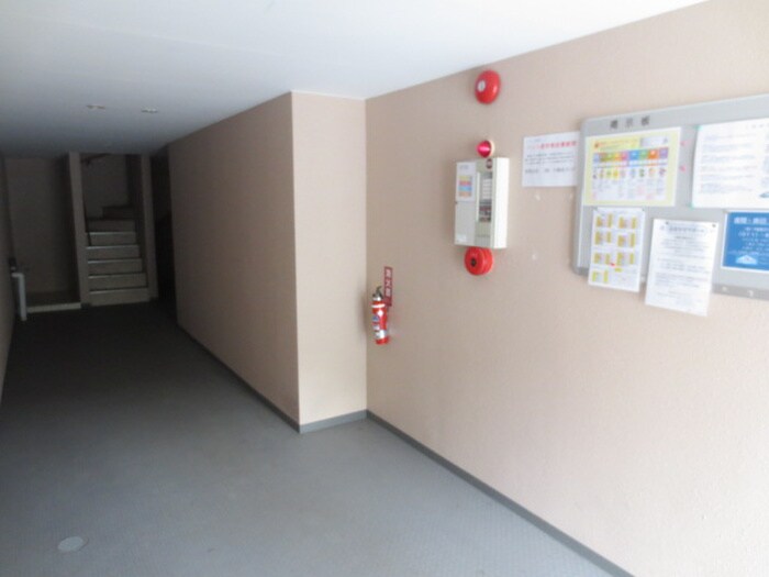 物件外観写真4　(エントランス部分)