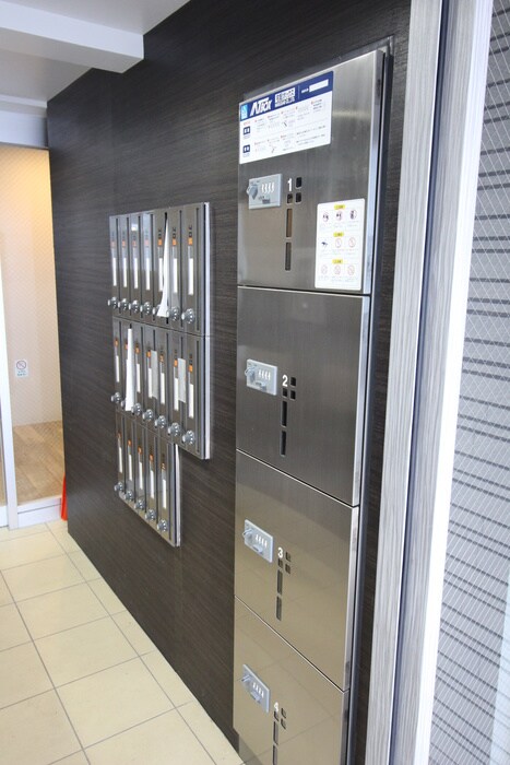 物件外観写真4　(エントランス部分)