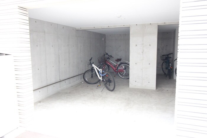 物件外観写真5　(駐輪場)