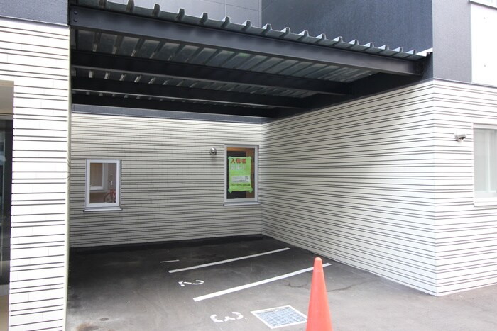 物件外観写真6　(駐車場)