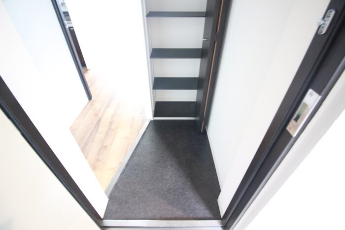 物件内観写真11　(玄関)