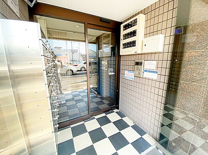 物件外観写真4　(エントランス部分)