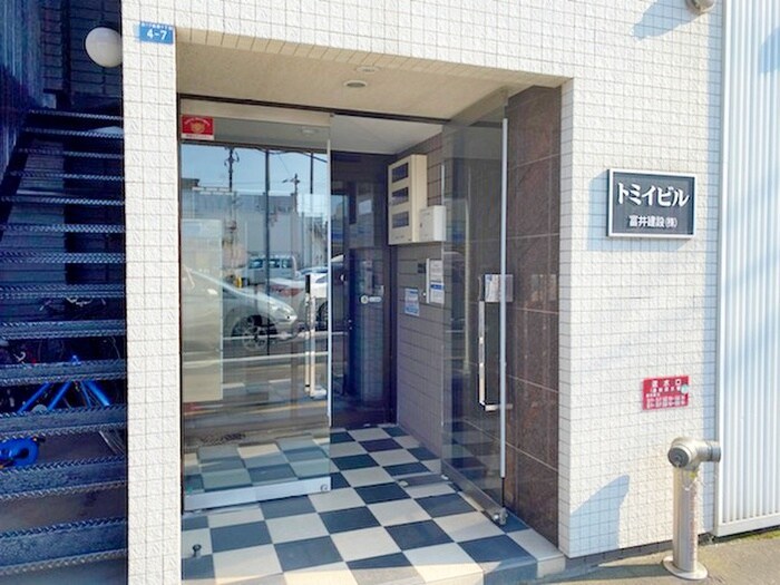 物件外観写真5　(エントランス部分)