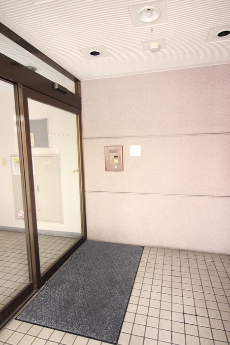 物件外観写真4　(エントランス部分)