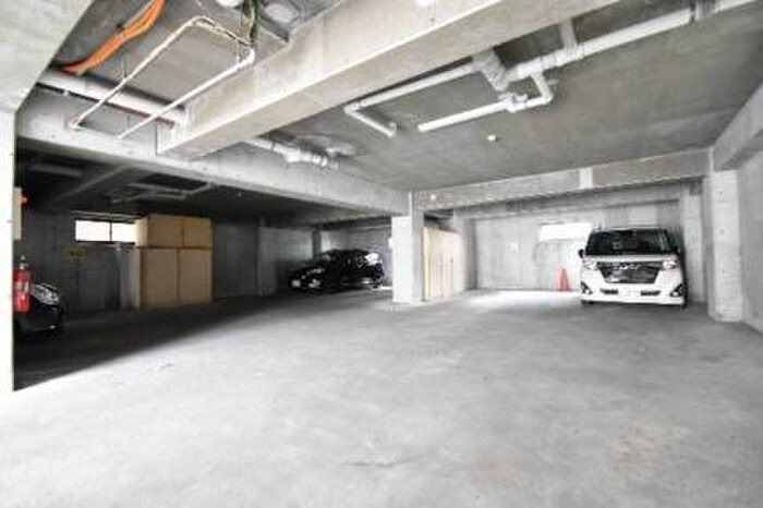 物件外観写真6　(駐車場)