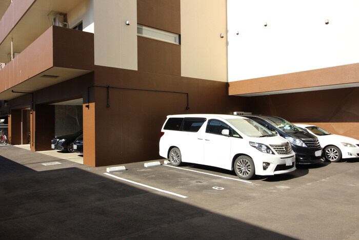 物件外観写真6　(駐車場)