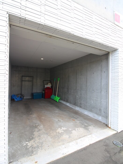 物件外観写真5　(駐車場)