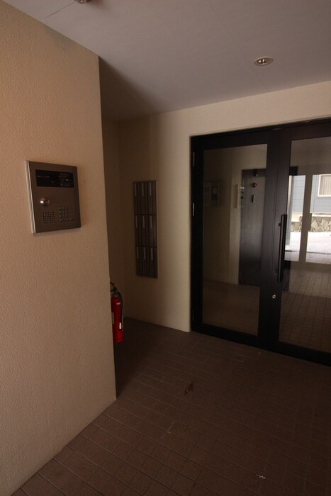 物件外観写真4　(エントランス部分)