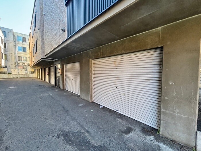 物件外観写真4　(駐車場)