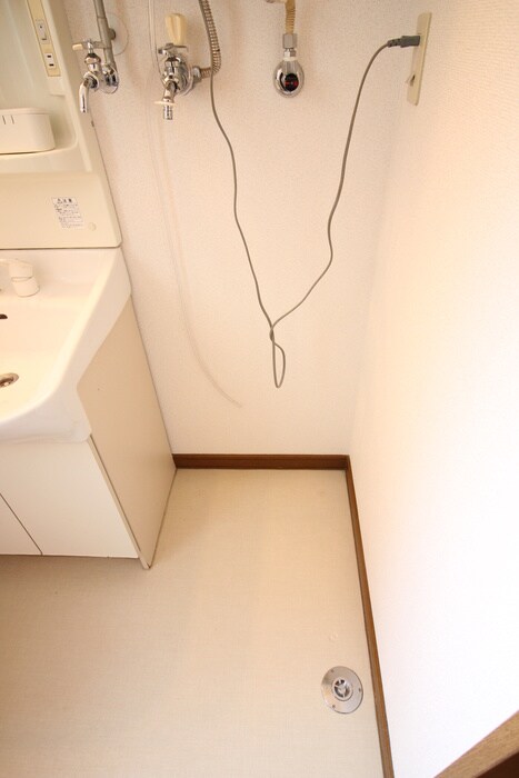 物件内観写真16　(洗濯機置場)