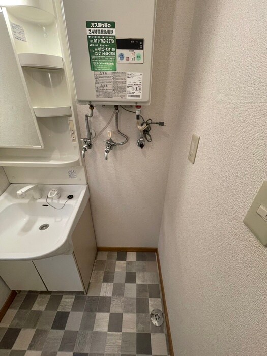 物件内観写真18　(洗濯機置場)