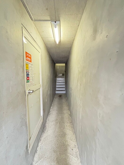 物件外観写真4　(エントランス部分)