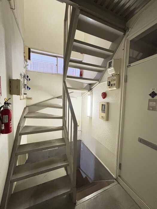 物件外観写真5　(エントランス部分)