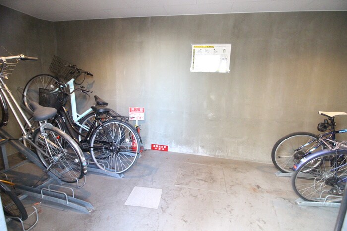物件外観写真6　(駐輪場)