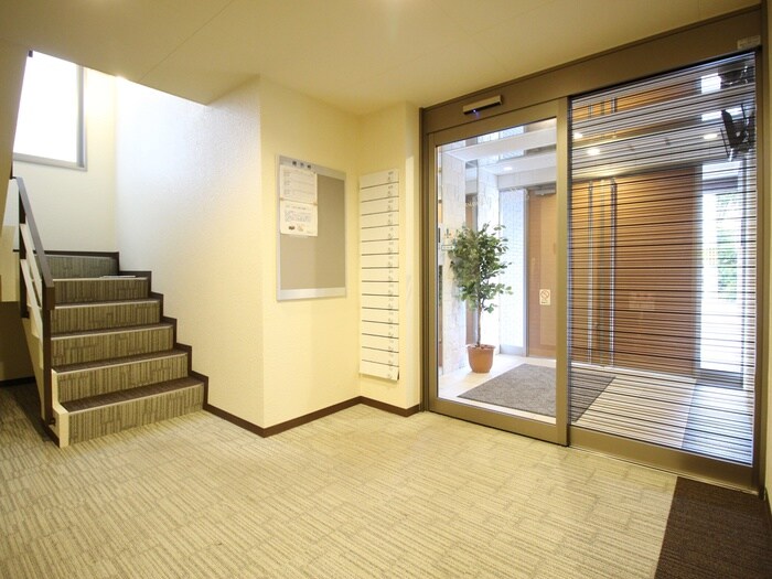 物件外観写真4　(エントランス部分)