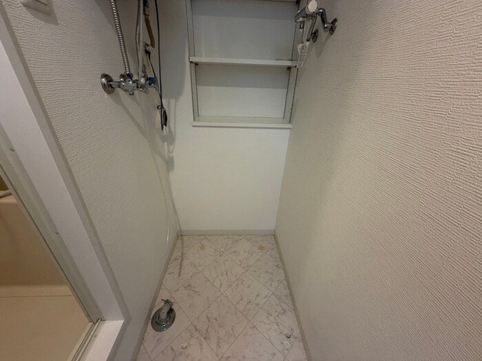 物件内観写真15　(洗濯機置場)