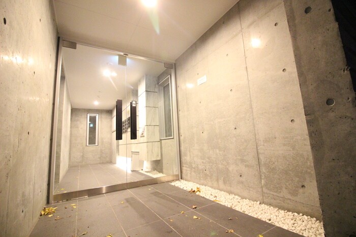 物件外観写真6　(エントランス部分)