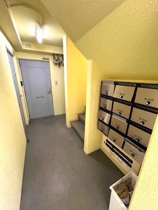 物件外観写真5　(エントランス部分)