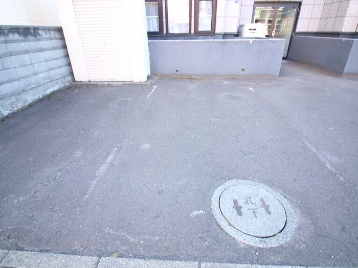 物件外観写真6　(駐車場)