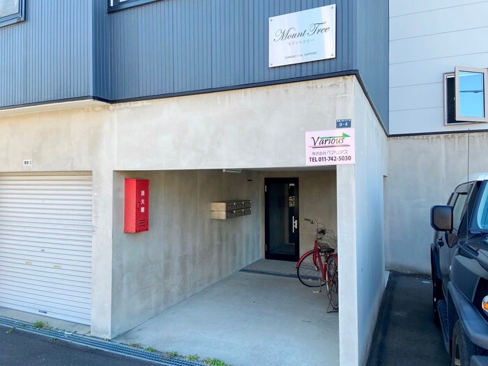 物件外観写真5　(エントランス部分)